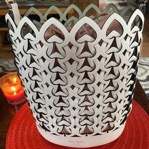 Kate Spade Optic White Dorie Med. Bucket Handbag.